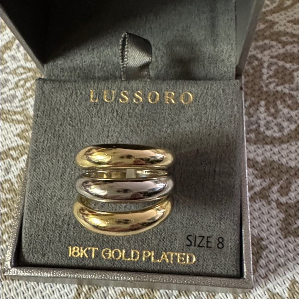 Silver and Gold Designer Accessory lussero sz 8 rings - Picture 3 of 5